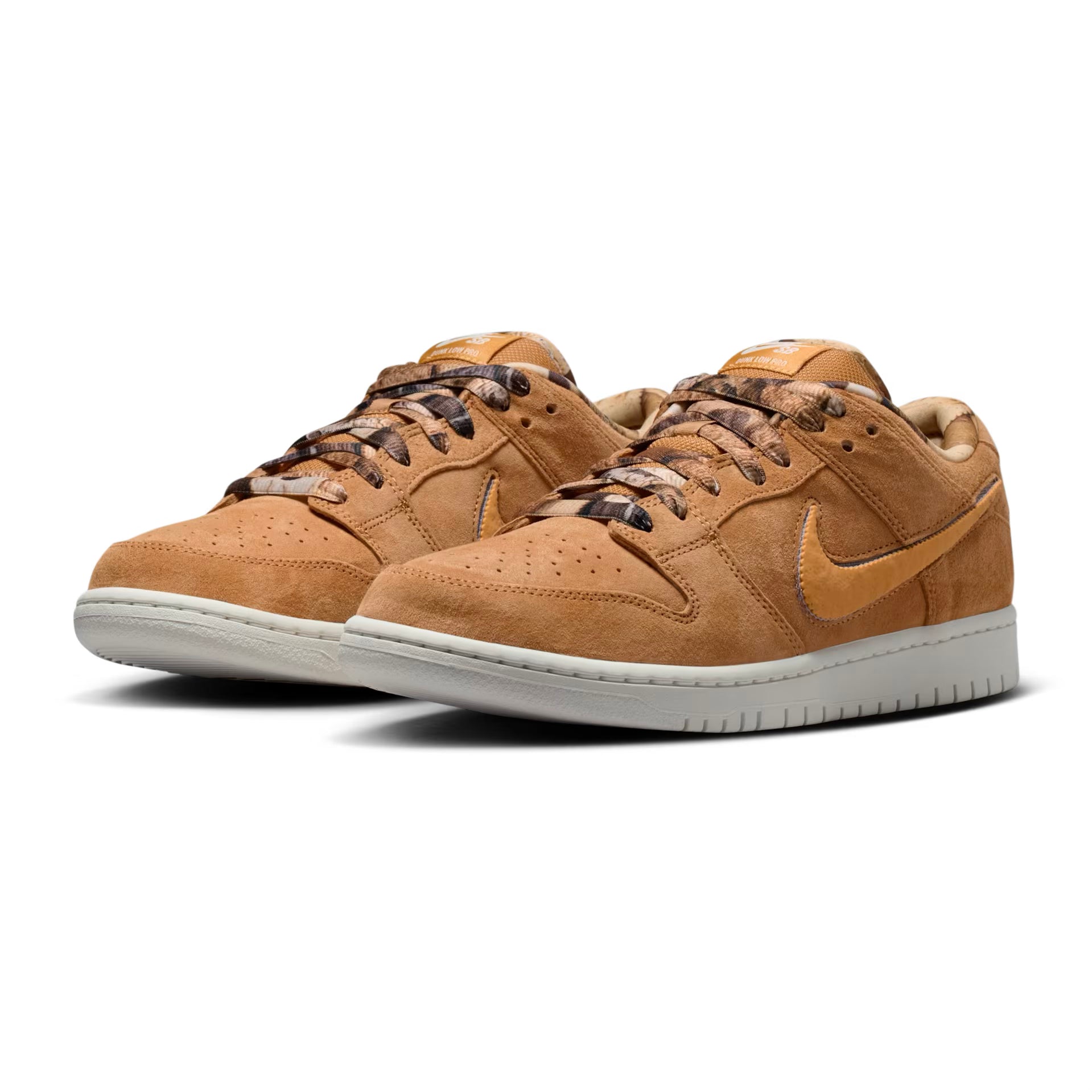 Nike SB NOTE Manchester Dunk Low in Flax/Honeycomb-Summit White-Sail