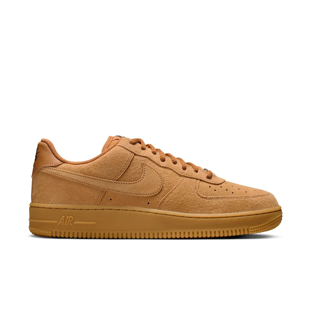 Nike SB Air Force 1 in Flax/Flax-Black-Gum Light Brown
