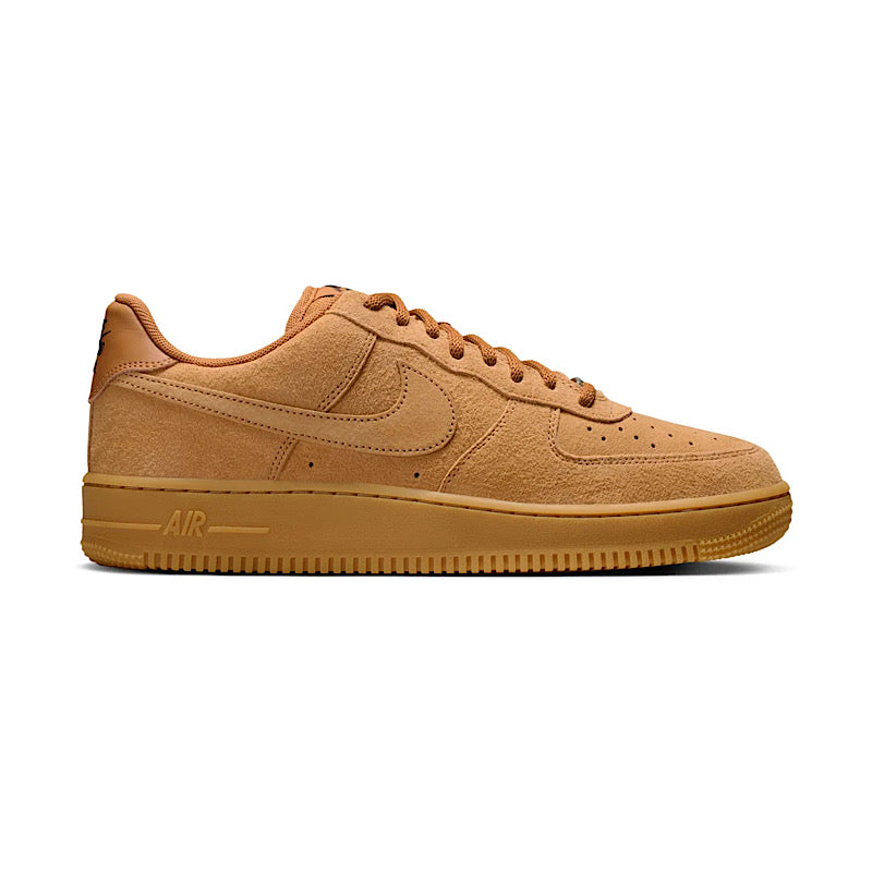 Nike SB Air Force 1 in Flax/Flax-Black-Gum Light Brown