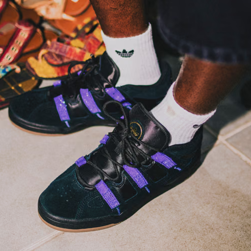 Adidas Kader in Core Black/College Purple/Gold Metallic