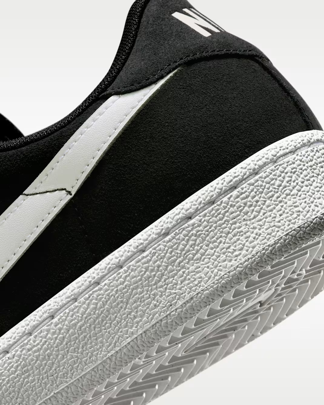 Nike SB Zoom Tennis Classic in Black/White-White