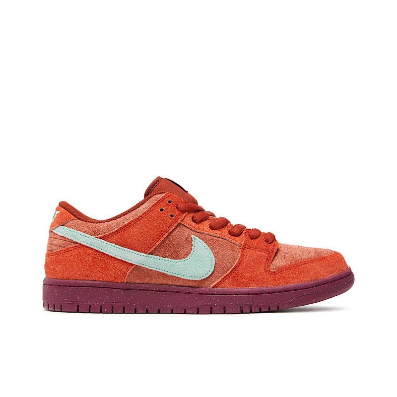 Nike SB Dunk Low Pro in Mystic Red/Emerald Rise - Goodnews Skateshop