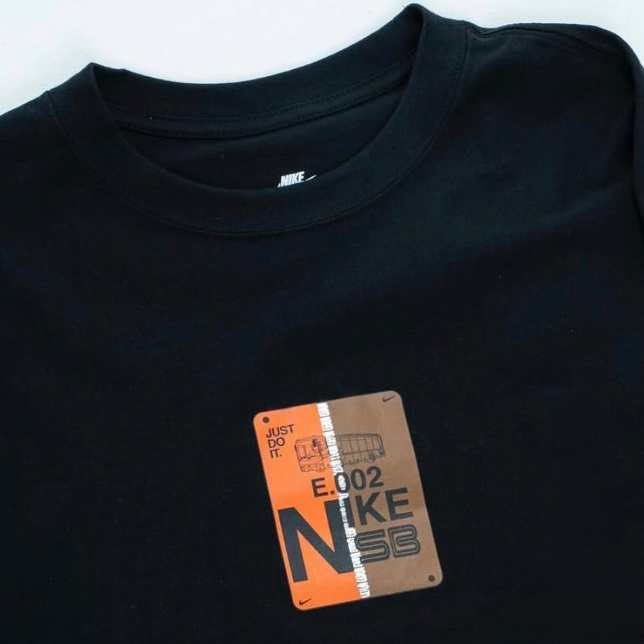 Nike SB Muni Fast Pass Long Sleeve Skate T-Shirt in Black/Safety Orange