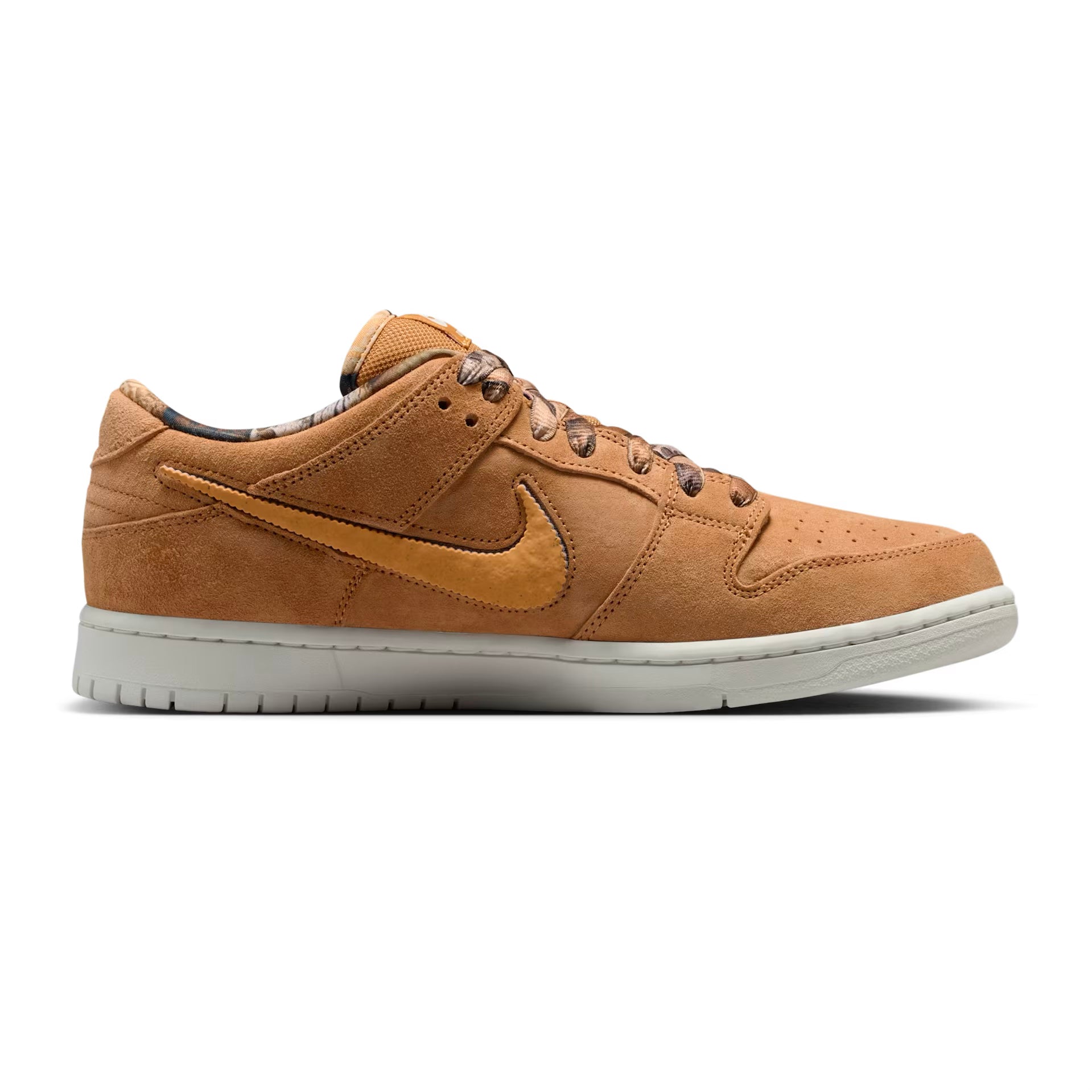 Nike SB NOTE Manchester Dunk Low in Flax/Honeycomb-Summit White-Sail