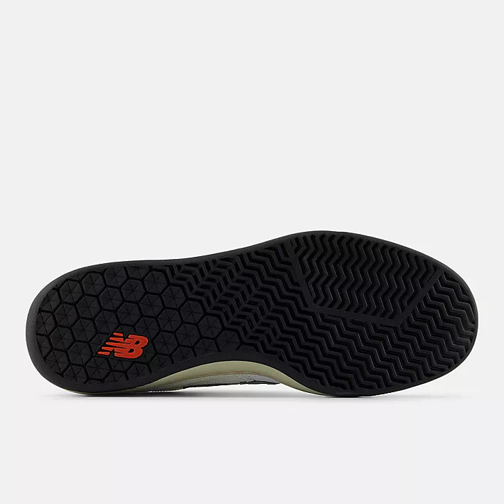 New Balance Numeric 440 V2 in White/Black