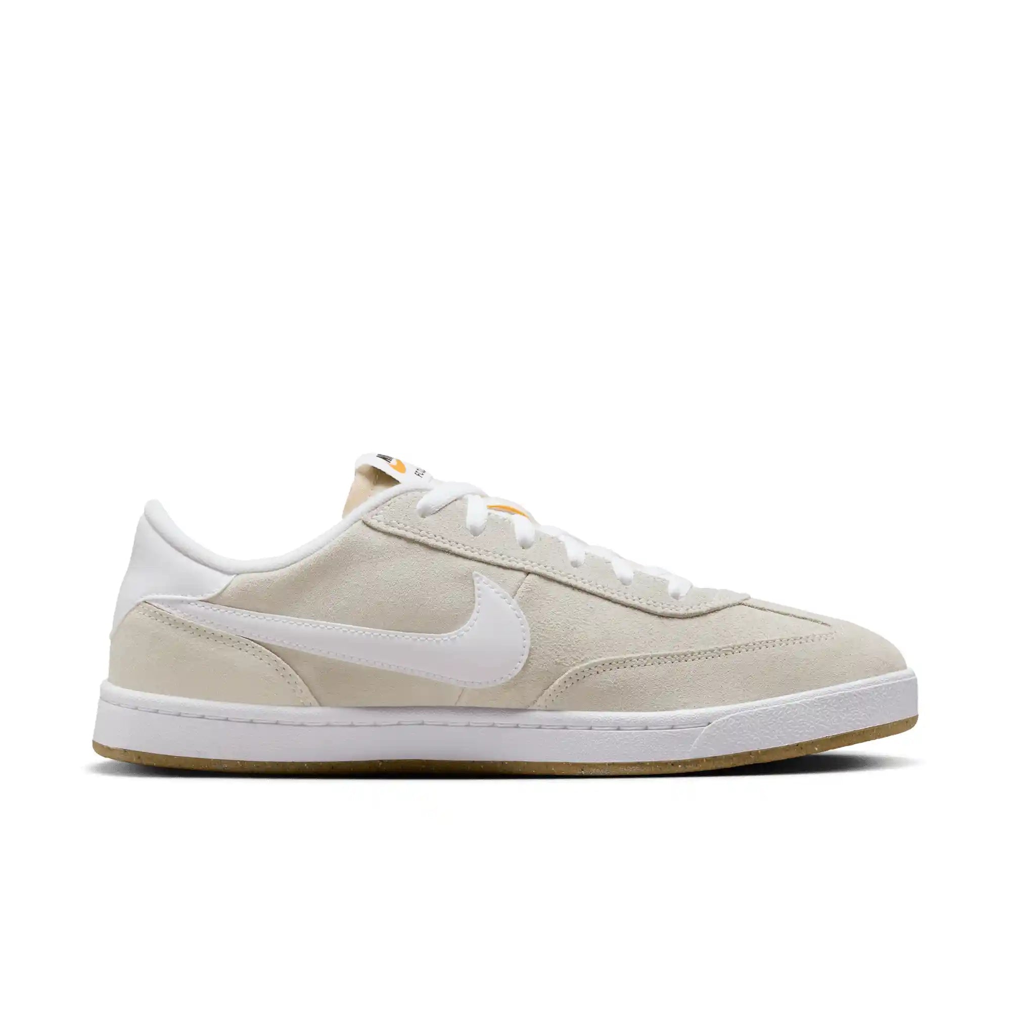 Nike SB FC Classic in Summit White/Summit White-White