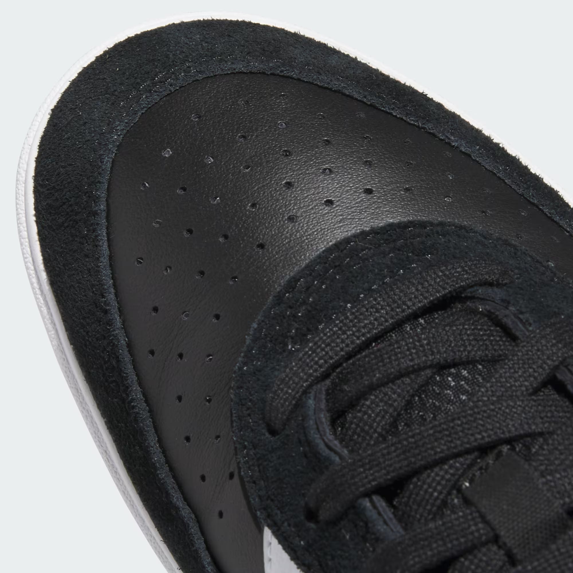 Adidas Tyshawn II in Core Black/Cloud White/Gum