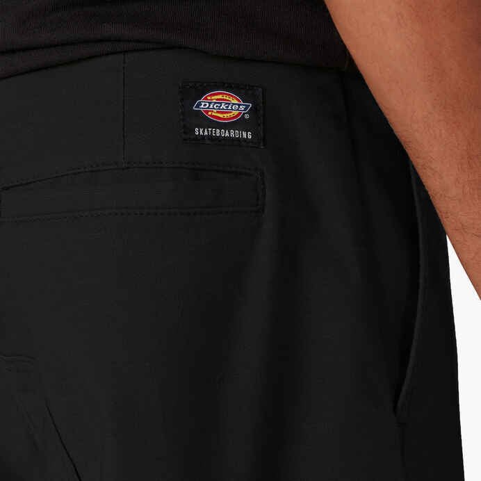 Dickies Skateboarding 11" Regular Fit Cargo Shorts in Black - Goodnews Skateshop