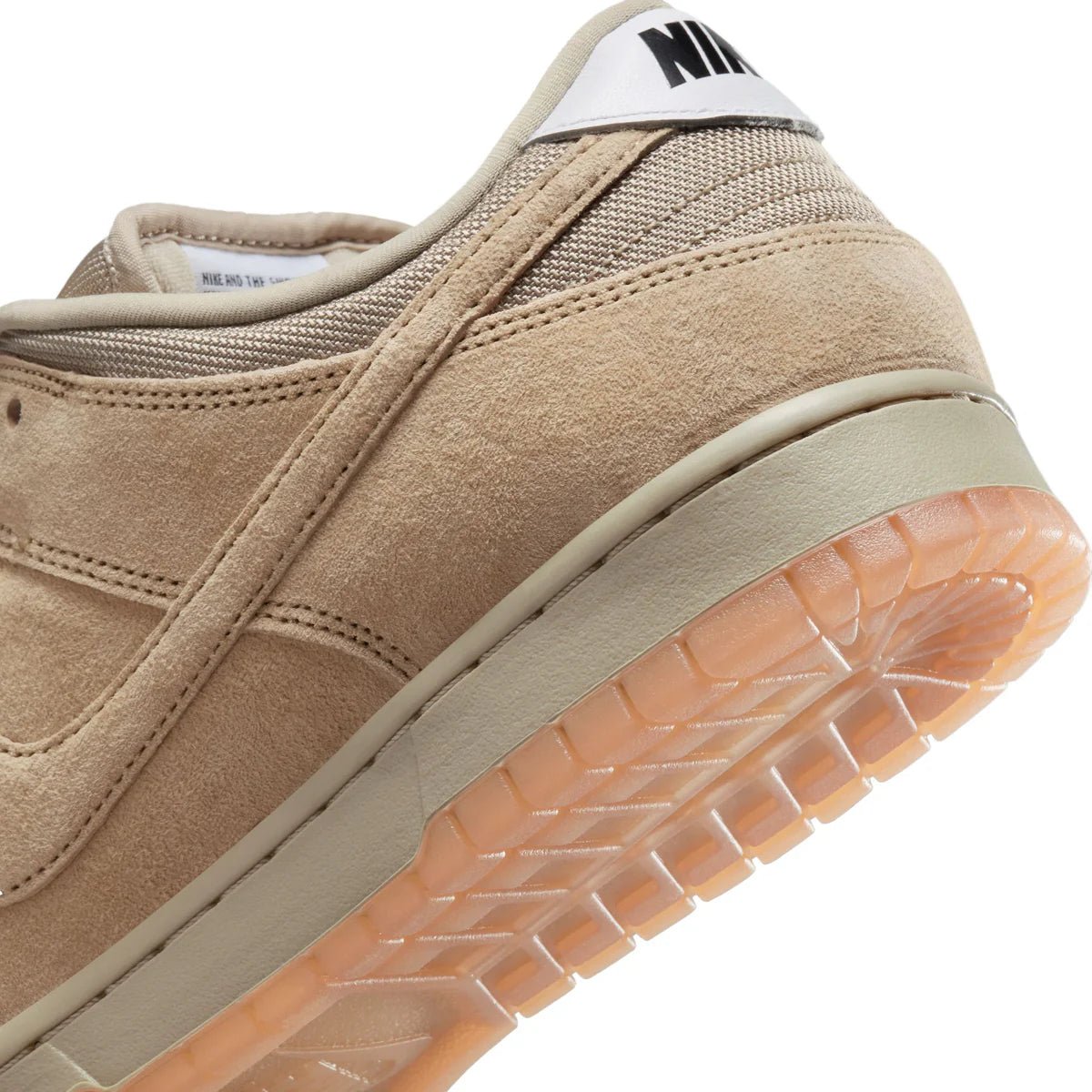 Nike SB Dunk Low Pro B in Parachute Beige/Parachute Beige - Goodnews Skateshop