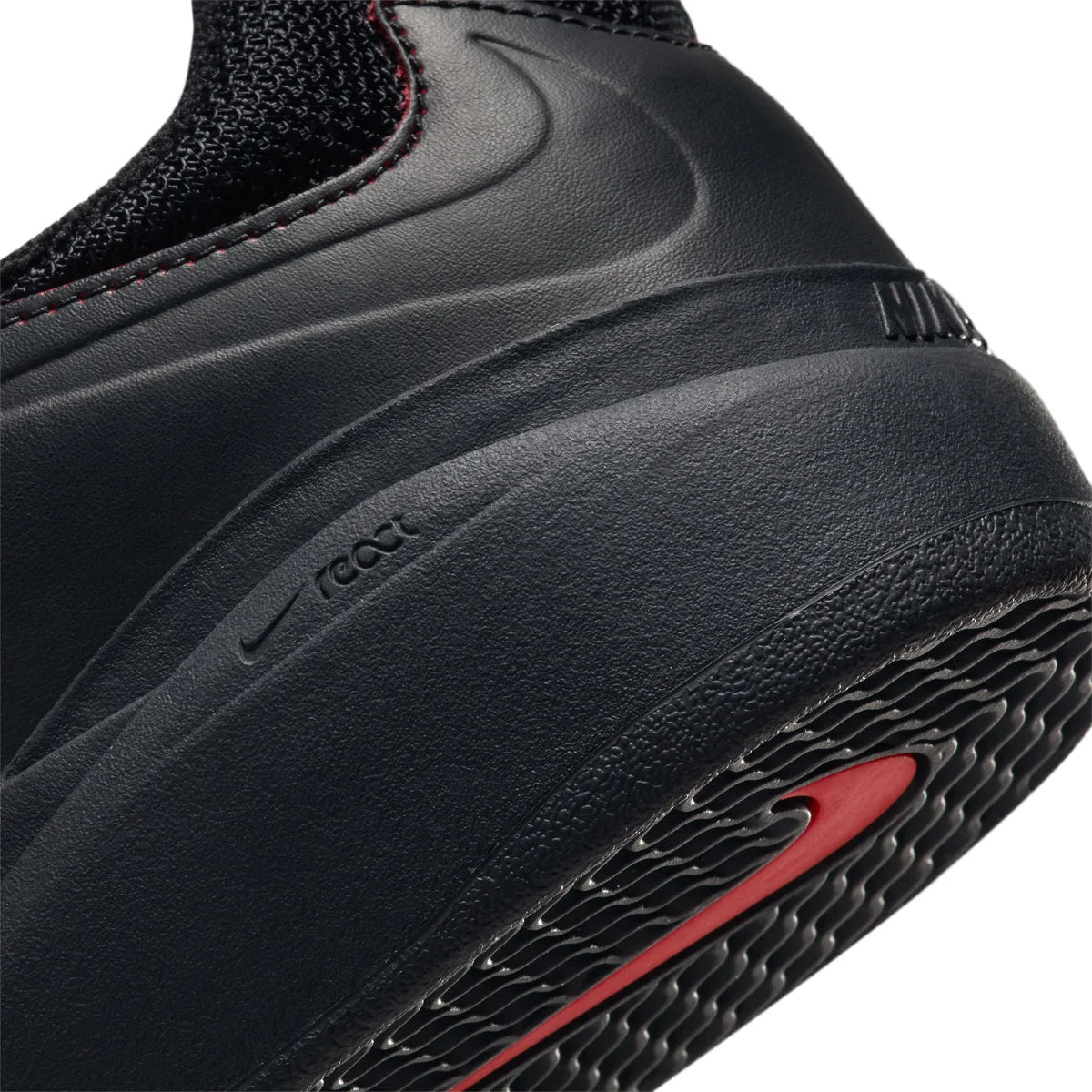 Nike SB Ishod Premium in Black/University Red - Goodnews Skateshop
